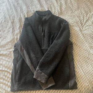 Lululemon Men’s Black and Gray Quarter-Zip Fleece Pullover